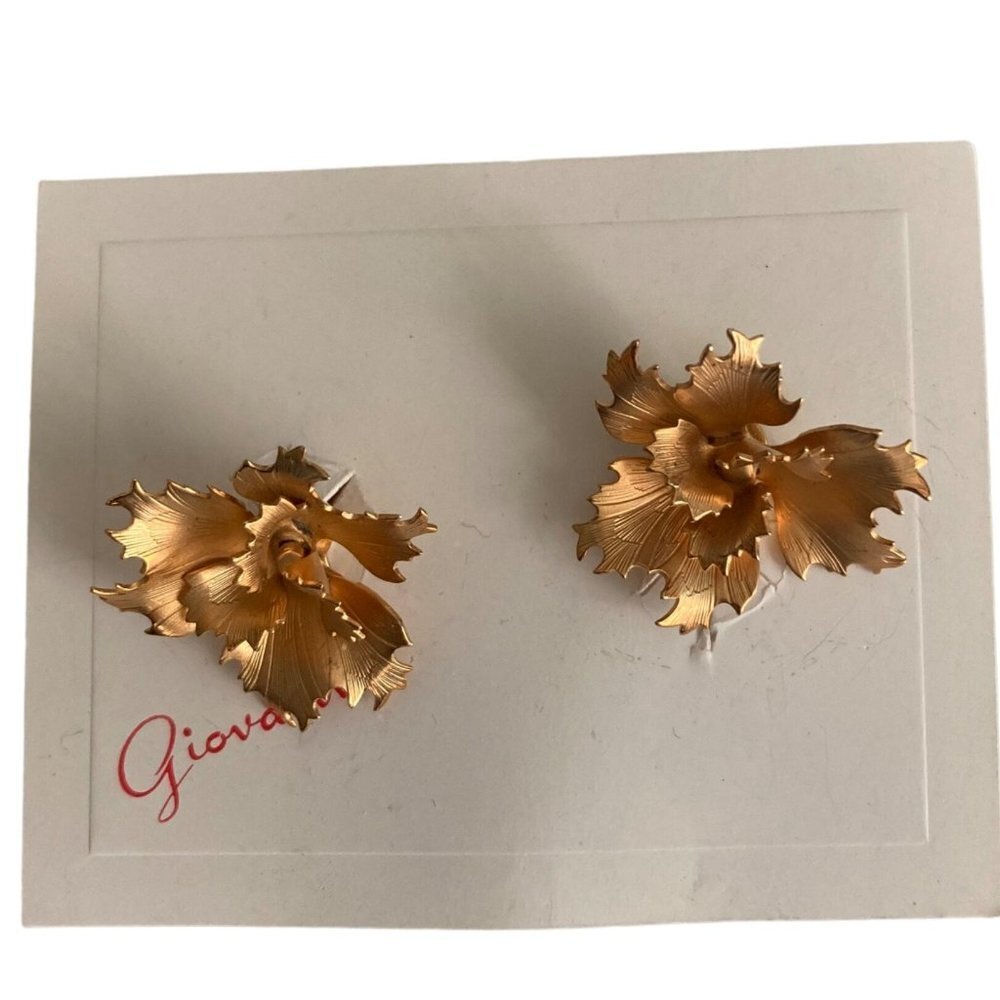 Vintage Giovanni Gold Tone Leaf Flower Earrings Screw Back New Old Stock